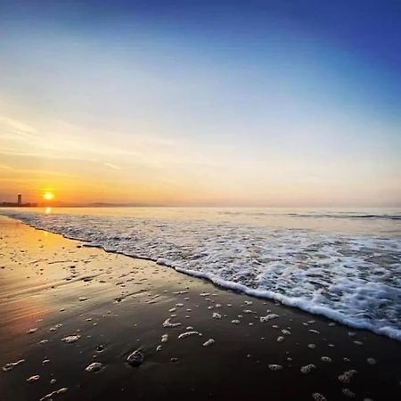 Luxe Living Guest House-Sleeps 6-Private Parking-Free Wifi-Beach-City Swansea Eksteriør bilde