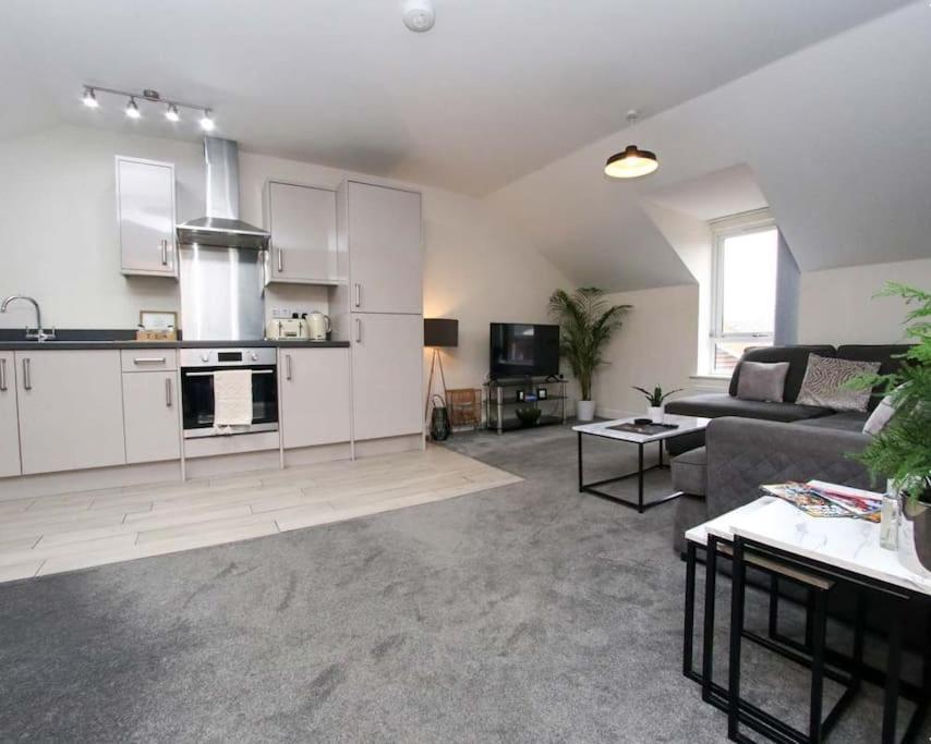 Luxe Living Guest House-Sleeps 6-Private Parking-Free Wifi-Beach-City Swansea Eksteriør bilde