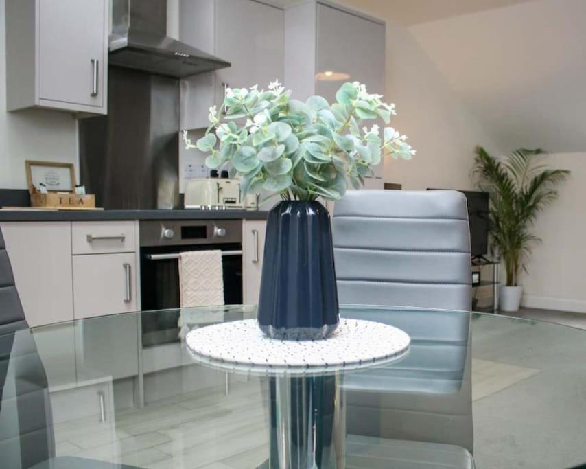 Luxe Living Guest House-Sleeps 6-Private Parking-Free Wifi-Beach-City Swansea Eksteriør bilde