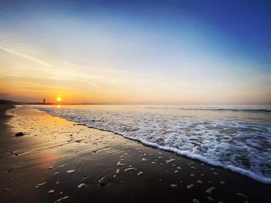 Luxe Living Guest House-Sleeps 6-Private Parking-Free Wifi-Beach-City Swansea Eksteriør bilde