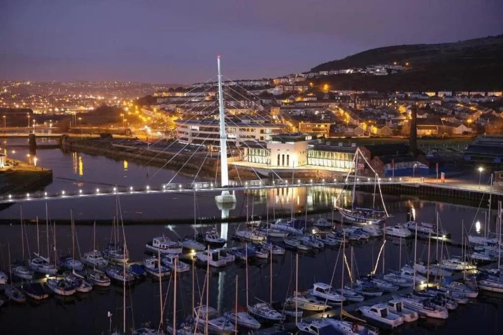 Luxe Living Guest House-Sleeps 6-Private Parking-Free Wifi-Beach-City Swansea Eksteriør bilde