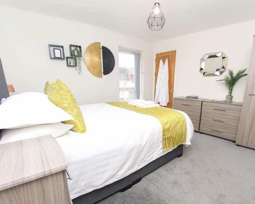 Luxe Living Guest House-Sleeps 6-Private Parking-Free Wifi-Beach-City Swansea Eksteriør bilde