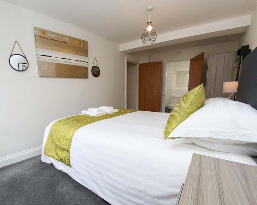 Luxe Living Guest House-Sleeps 6-Private Parking-Free Wifi-Beach-City Swansea Eksteriør bilde